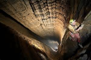 Homem é resgatado após ficar 36 dias em mina subterrânea na China