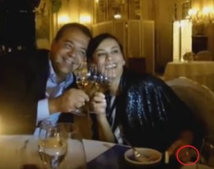 Cabral e sua mulher Adriana Ancelmo já com o anel, circulado em vermelho, em jantar no restaurante 'Luís XV', em Mônaco - Reprodução/Blog do Garotinho