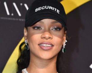 Rihanna em premiação de moda (Foto: Theo Wargo/ Getty Images/ AFP)