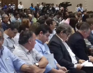 Solenidade reuniu prefeitos eleitos e reeleitos no Centro de Convenções