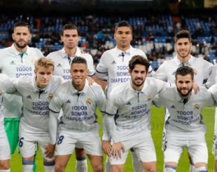 Jogadores do Real Madrid fazem homenagem à Chapecoense -0 ÁNGEL MARTÍNEZ/Real Madrid