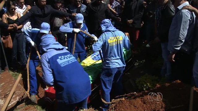 MaisPB • Corpo de Cristiano Araújo é enterrado em Goiânia
