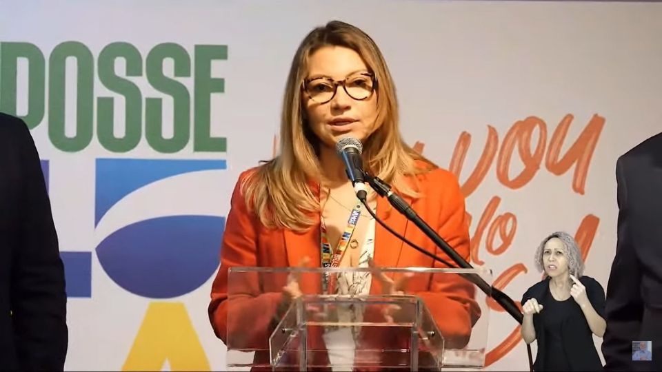 Primeira-dama, Janja Silva, saudou aos presentes com 'todes'